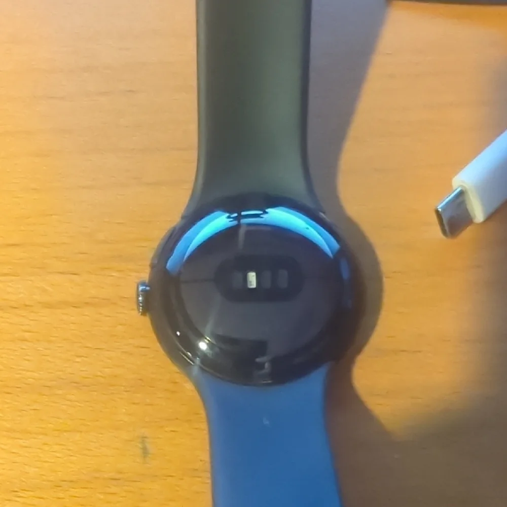 Google Smartwatch in Black with White Accessories